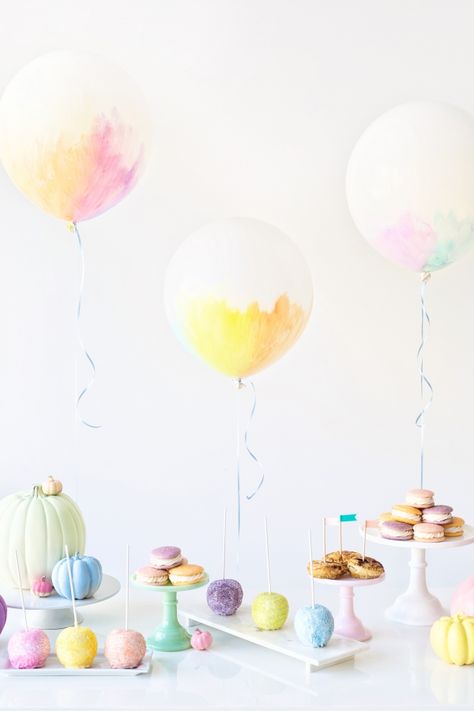 Fall(in') for Baby Shower (+ DIY Watercolor Balloons!) - Studio DIY Decorate With Balloons, Baby Socks Roses, Watercolor Balloons, Wild Baby Shower, Cool Crafts, Butterfly Balloons, Pastel Baby Shower, Party Like Its 1999, Diy Baby Shower Decorations