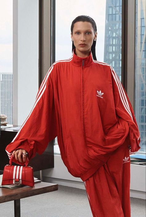 Balenciaga Style, New York Outfit, Resort 2023, Adidas Outfit, Sport Chic, Red Adidas, Ad Campaign, Bella Hadid, Red Fashion