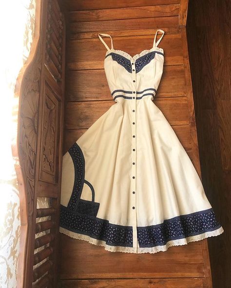 Strange Vintage on Instagram: “⚔️SOLD⚔️ Authentic 1970's vintage Gunne Sax sundress.. The best 100% cotton ivory poplin... Accent panels done in a navy and white polka dot…” Vintage Grandma Aesthetic, Retro Outfits Dress, Allie Hamilton, Twee Aesthetic, Grandma Aesthetic, Sundress Outfit, Clean Sheets, Clueless Outfits, Fashion Design Collection