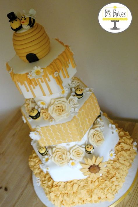 Bee Quinceanera Theme, Bee Themed Wedding Cake, Honey Bee Wedding Cake, Bee Wedding Theme, Bee Themed Wedding, Pooh Wedding, Bee Wedding Cake, Hexagon Wedding Cake, Bridal Shower Honey