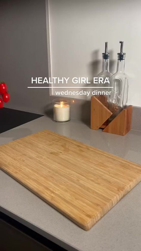 healthy girl dinner / this is sooo good! I could eat everyday ❤️ #healthyeating #dinnerinspiration #easycooking #lowcaloriemeals #mealplanforweightloss | Evelyn Turina | Evelyn Turina · Original audio Late Night Snacks Easy, Healthy Girl Era, Healthy College Meals, Healthy College, Cooking Lunch, College Meals, Healthy Meals To Cook, Healthy Food Dishes, Girl Dinner