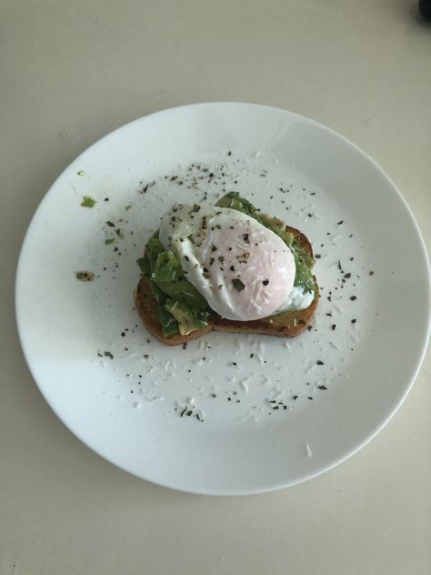 "Less is more."  My version of Avocado Toast with Poached Egg garnished with Pecorino Romano Cheese, Freshly Cracked Black Pepper, Sea Salt, and Dried Parsley.. I highly recommend to try this for breakfast!  Here are the ingredients you need: 1 Whole Avocado Toasted Garlic Bread (Homemade or Store Bought) Salt & Pepper to season the sliced avocados 🥑 1 Egg (Poached) Season the Egg with Salt & Pepper For the garnish: Grated Pecorino Cheese (Optional) Dried Parsley Ground Black Pepper & Sea Salt Garlic Bread Homemade, Avocado Toast With Poached Egg, Dried Parsley, Bread Homemade, Pecorino Romano Cheese, Pecorino Romano, Pecorino Cheese, Romano Cheese, Poached Egg