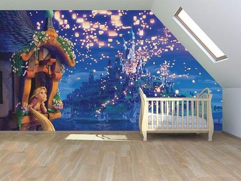 Peinture chambre d'enfant : 10 peintures originales et tendances Princess Mural, Disney Wall Murals, Disney Mural, Childrens Wall Murals, Tangled Wallpaper, Casa Disney, Disney Bedrooms, Disney Rooms, Disney Nursery