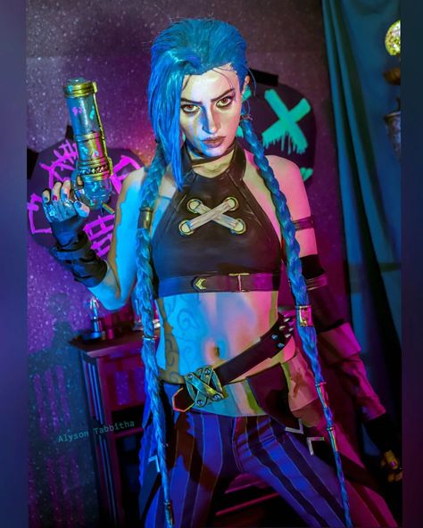 My Jinx Cosplay from @arcaneshow 💜🔫💙 Swipe for a variety of emotions 🤪 I finally finished posting all the tutorials for the Makeup / Wig /… | Instagram Jinx Makeup, Alyson Tabbitha, Cosplay Photoshoot, Jinx Cosplay, Cosplay Tutorial, I Love My Wife, Cosplay Makeup, Best Cosplay, Rapunzel