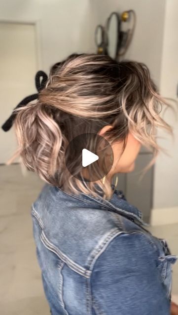 Ekaterina Guerra | Short Hairstyles + Makeup on Instagram: "Ahhh I loved this one so much🤩 You can add any clip you like or no clip at all😉 If you do no clip then pick up the one side you’re not folding over with the pony tail at the beginning.
For the elastics use code KATY20 @theponypick (“Poducts” 🔗at the bottom of your screen) 
Knit Bows from @shopandi_ 

#hair #hairvideos #hairstyle #easyhairstyles #simplehairstyles #bob #bobhairstyles #shorthair #shorthairdontcare #shorthairstyle #shorthairlove #funhairstyles #coquette #bowhairclip #funwithhair #peinados #peinadosfaciles #hairstyletutorial #hairstyleoftheday #hairstyleideas #shorthairlife #curls" Hairstyles For Short Hair With Bow, Short Pony Tailed Hairstyle, Short Hair Styles With Bow, Half Pony Hairstyles For Short Hair, Short Hairstyles With Clips, Half Up Bob Hairstyles, Short Hair Bow Hairstyle, Bob Half Up Half Down, Side Sweep Hairstyle