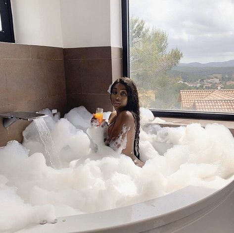 Bubble Bath Photography, Bubble Bath Aesthetic, Self Care Bath, Bath Goals, Black Girls Luxury Lifestyle, Too Much Love, Bath Aesthetic, Bath Photography, Luxury Lifestyle Fashion