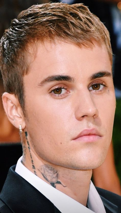 Justin Bieber Eyes, Justin Bieber Family, Justin Bieber Quotes, Justin Bieber Photoshoot, Older Mens Hairstyles, Justin Bieber Images, Justin Bieber Wallpaper, Justin Hailey, Justin Bieber Photos