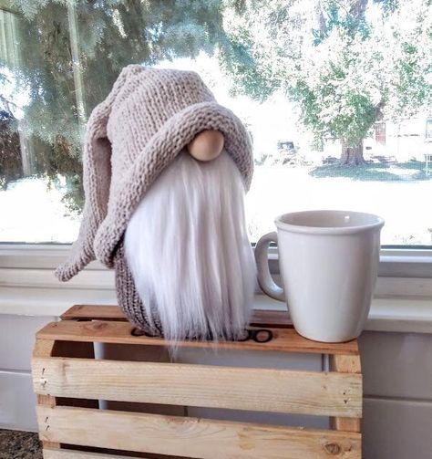 Diy Stuffed Gnome, Gnome Inspiration, Knit Gnomes, Large Gnomes, Fabric Gnomes, Linen Hat, Amigurumi Christmas, Body Base, Crafty Christmas