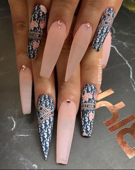 Ysl Nails Design, Chanel Nails Design, Nail Designs Bling, Dior Nails, Shiny Nails Designs, Gucci Nails, Luminous Nails, Chanel Nails, Beauty Nails Design