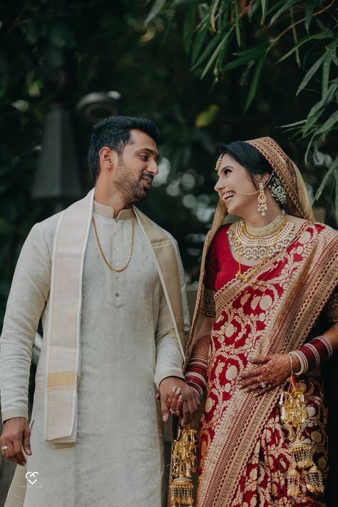 Intimate Delhi Wedding With A Ravishing Banarasi Bridal Saree Bridal In Saree Wedding Ideas, Red Banarsi Saree, Banarasi Saree Bridal, Banarasi Bridal Saree, Banarasi Saree Look For Wedding, Bridal Banarasi Saree, Red Banarasi Saree, Red Saree Wedding, Kerala Saree Blouse Designs