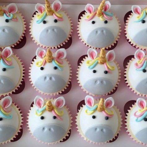 Happy 4th Birthday, Salty Cake, Unicorn Cupcakes, Unicorn Foods, Fondant Toppers, Girl A, Unicorn Cake, Unicorn Birthday Parties, Savoury Cake