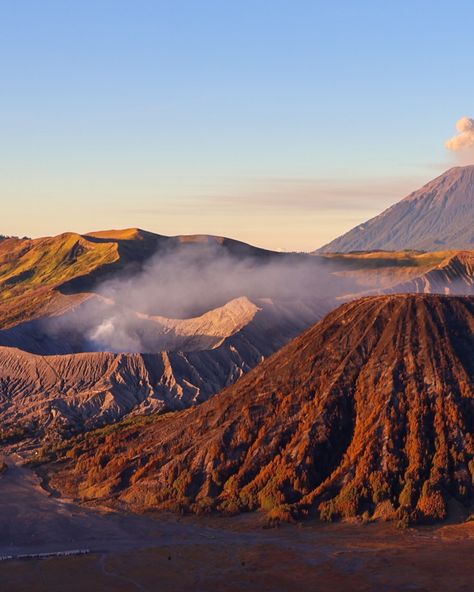 DIY Mount Bromo sunrise hike - mini guide🔥🌋 Seeing the sunrise over Mount Bromo is undoubtedly the best thing to do in Java, Indonesia! What is even better, is doing it all on your own. We didn’t want to join a tour and rush through, but have the time to fully take in those views. And it was the best decision ever. Here is how we did it 👇 🚐 From Probolinggo take the shared minivan to Cemoro Lawang, the village at the base of Mount Bromo. 🛖 Spend one or two nights in one of the guesthouses ... Sunrise Hike, Mount Bromo, We Did It, Minivan, The Sunrise, Mini Van, The Village, Java, Rush