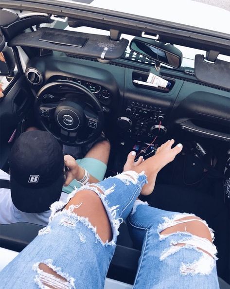 Tattoo Sister, Car For Teens, Jeep Photos, Vw Mk1, Cars Jeep, Teen Friends, Flipagram Instagram, Dream Cars Jeep, Car Goals