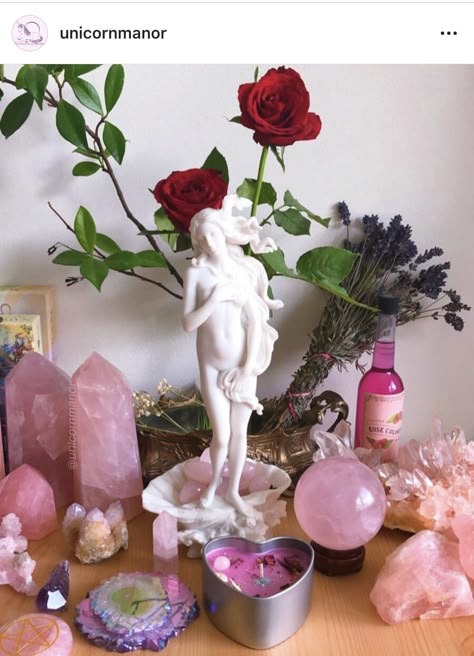 Goddess Magick, Spiritual Altar, Aphrodite Aesthetic, Aphrodite Goddess, Goddess Aesthetic, Oh My Goddess, Witches Altar, Crystal Aesthetic, Goddess Of Love