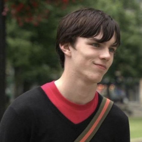 Nicholas Hoult, Google Search, Red, Black