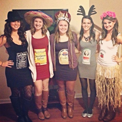 Cute alcohol Halloween costumes! Alcohol Halloween Costumes, Super Easy Halloween Costumes, Halloween Alcohol, Easy Couple Halloween Costumes, College Halloween Party, Best Group Halloween Costumes, Dress Up Ideas, Bff Halloween Costumes, Baby Kostüm