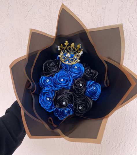 Eternal roses bouquet. Blue And Black Flowers Bouquet, Black And Blue Bouquet, Ramo Ideas, Black Rose Bouquet, Forever Flower Bouquets, Sweet 16 Hairstyles, Roses Bouquet Gift, Ribbon Flowers Bouquet, Unique Tattoos For Women