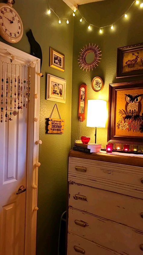 Bella’s Room Twilight, Slytherin Aesthetic Bedroom, Hobbit Aesthetic Home, Green Walls Bedroom, Twilight House, Inspired Bedroom, Bohemian Bedroom Decor, Dreamy Room, Apartment Decor Inspiration