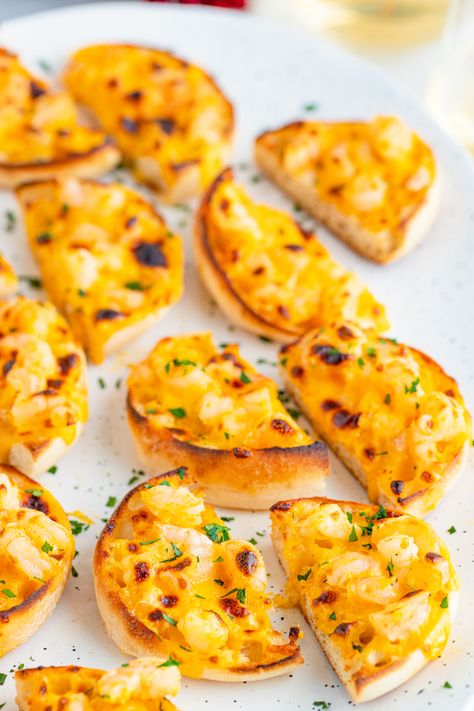 Honey Muffins Recipe, Cheesy Shrimp, Horderves Appetizers, Honey Muffins, Shrimp Toast, English Muffin Recipes, Cheesy Appetizer, Best Appetizer Recipes, Crowd Pleasing Recipes