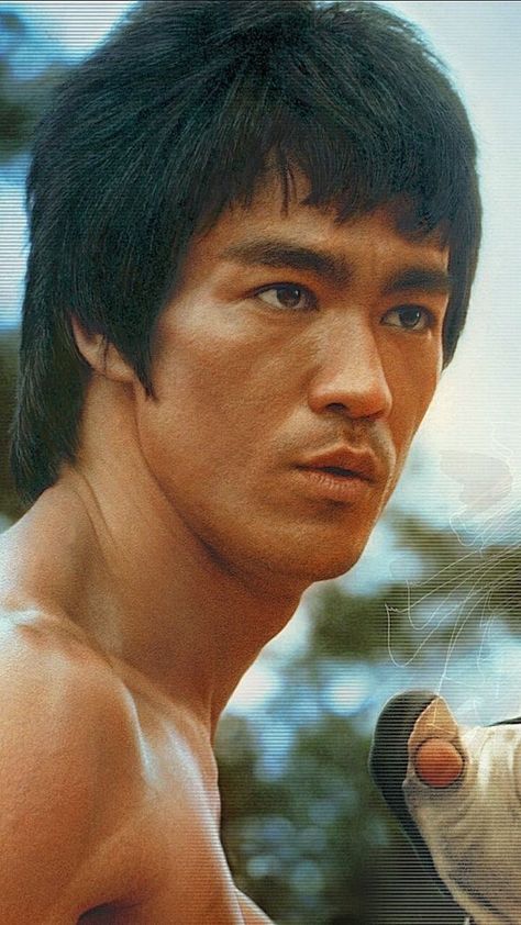 Enter the dragon                                                                                                                                                                                 More Ben Bruce, Bluce Lee, Bruce Lee Pictures, Ultimate Dragon, Bruce Lee Art, Bruce Lee Martial Arts, Bruce Lee Quotes, Bruce Lee Photos, Steven Seagal