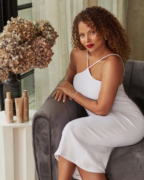 DENISE VASI | Clean Beauty on Instagram: “Getting my curls' groove back has been a long journey but one I've been 100% committed to. That's why I'm so excited to announce my…” Jasmine Instagram, Denise Vasi, Long Journey, Hair Product, Product Review, Fatty Acids, Clean Beauty, Healthy Hair, Paraben Free Products