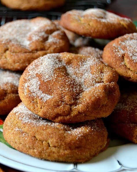 2,556 Likes, 33 Comments - Hayley Parker (@thedomesticrebel) on Instagram: “What do you get when you cross gingerbread with snickerdoodles? 🙋🏼‍♀️ The BEST EVER GINGERDOODLES!…” Gingerdoodles Cookies Recipe, Gingerbread Snickerdoodles, Manly Cookies, Gingerdoodle Cookies, Cookies Snickerdoodle, Spicy Gingerbread, Molasses Cookies, Cookie Time, Classic Cookies