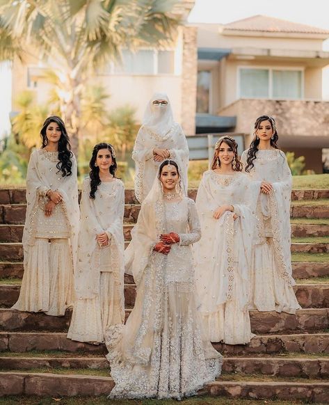 Bollywood Bridesmaids Outfits, White Gown Bridesmaid, Nikkah Bridesmaid Outfit, White Bridal Outfits, Pakistani Wedding Outfits Sisters Ideas, Nikkah Dress For Sisters, White Nikkah Outfit, Nikkah Outfit Pakistani Bridal, Pakistani Wedding Outfits Sisters