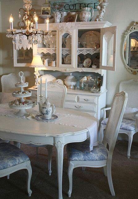 Camera Shabby Chic, Shabby Chic Dining Room, Muebles Shabby Chic, French Life, Chic Dining Room, Shabby Chic Dining, Decoration Shabby, Cottage Shabby Chic, Shabby Chic Living