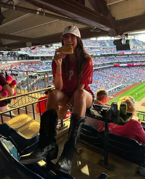 Baseball Game Outfit Aesthetic, Stadium Picture Ideas, Philly Outfits, Solo Pic Ideas, Baseball Fits, Insta Grid, 2024 Ideas, Outing Outfit, Tailgate Outfit