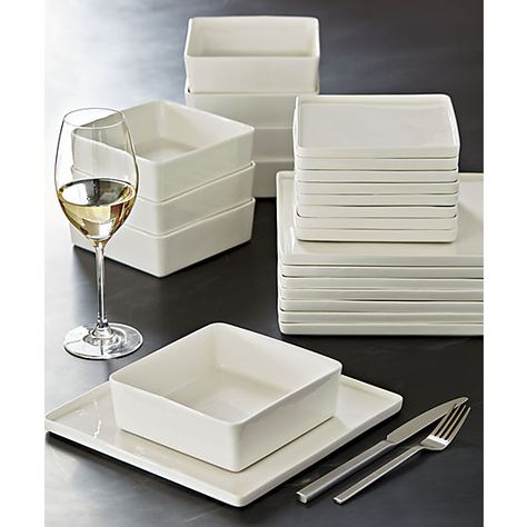 Simple, modern dinnerware. Designed to complement your food, not compete with it, our colorful dishes and modern dinnerware sets will make every meal a bit more stylish. Dishes Sets Modern, Dinner Sets Dinnerware Modern, Modern Dinnerware Sets, Modern Dishes, Assiette Design, Dinnerware Set Modern, Kitchen Decor Collections, Unique Dinner, Crockery Design