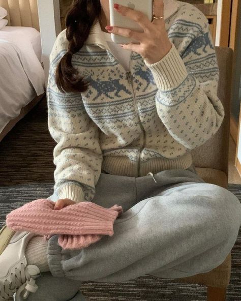 Winter Whimsy, Korean Winter Outfits, Chic Style Inspiration, Cozy Gifts, Prettiest Celebrities, Thanksgiving Outfit Ideas, Cute Thanksgiving Outfits, Thanksgiving Outfit Women, Cold Outfits