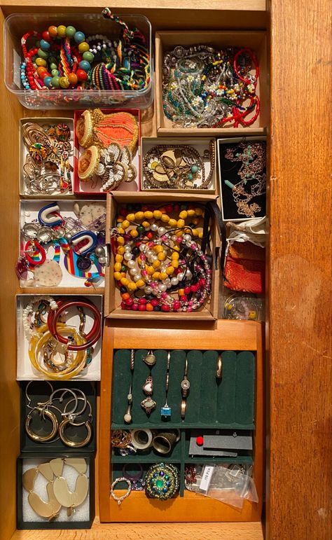 Maximalist Organization, Organized Maximalist, Maximalist Jewelry Aesthetic, Trinket Organization, Collecting Aesthetic, Trinket Aesthetic, Maxi Jewelry, Maximalist House, Maximalist Jewelry