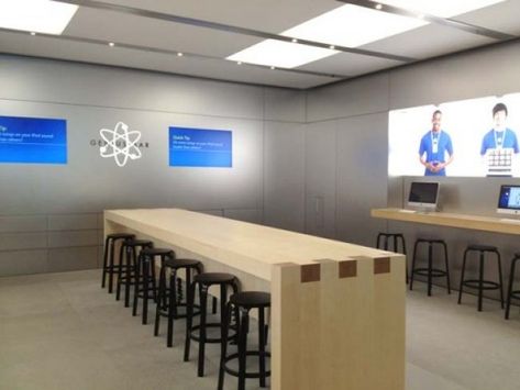 Apple Hopes To Increase Genius Bar Capacity With New Table Layout Apple Genius Bar, Bar Layout, Genius Bar, Traditional Desk, Assembly Table, Desk Inspiration, Architecture Model House, Work Spaces, Workplace Design