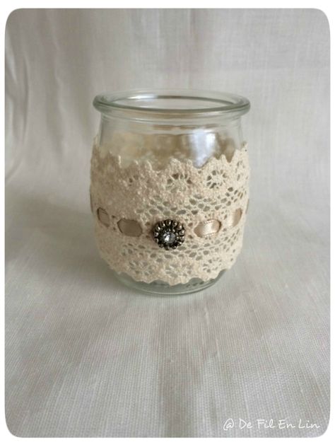 BougeoirE1b Oui Jars, Lace Jars, Oui Yogurt, Yogurt Jars, Doily Art, Crafts With Glass Jars, Doilies Crafts, Diy Jar Crafts, Mason Jar Crafts Diy