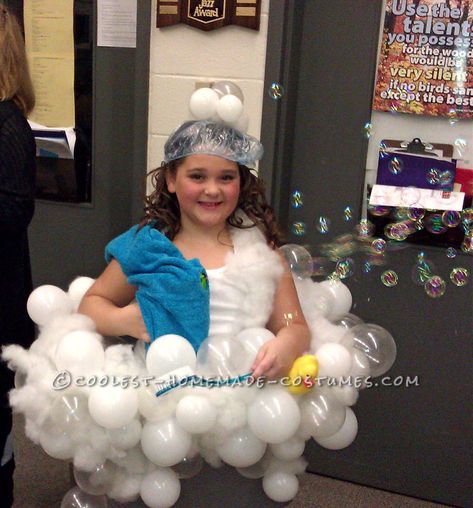 Coolest Homemade Realistic Bubble Bath Costume Idea Bubble Bath Costume, Bubble Costume, Fun Halloween Ideas, Halloween Week, Halloween Coustumes, Diy Halloween Costumes For Women, Homemade Costume, Diy Costumes Kids, Book Week Costume