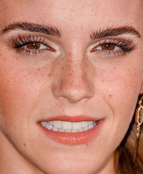 Unflattering Photos, Makeup Up Close, Emma Watson Belle, Bad Skin, Emma Watson Style, Acne Makeup, Celebrity Faces, Brown Hair Brown Eyes, Silly Faces