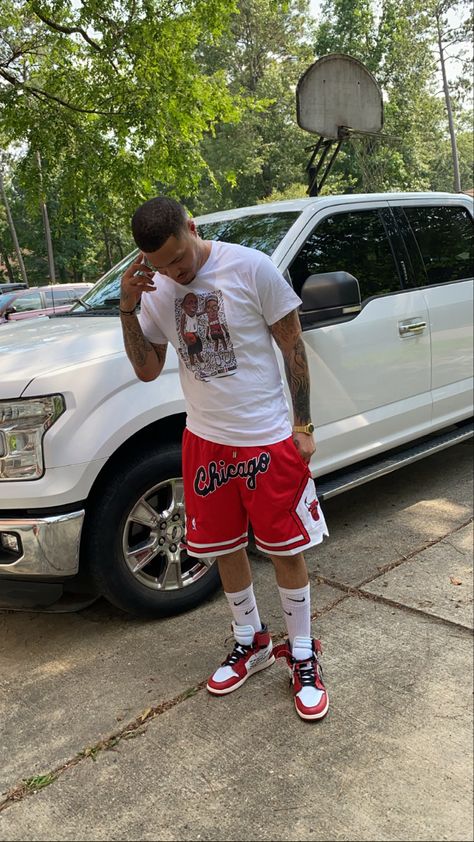 Nba Shorts Outfit Men, Jordan 1 Chicago Outfit Men, Jordan 1 Chicago Outfit, Basketball Shorts Outfit, Off White Outfit, Chicago Jordan 1, Summer Drip, Jordan 1 Off White, Chris Brown Outfits