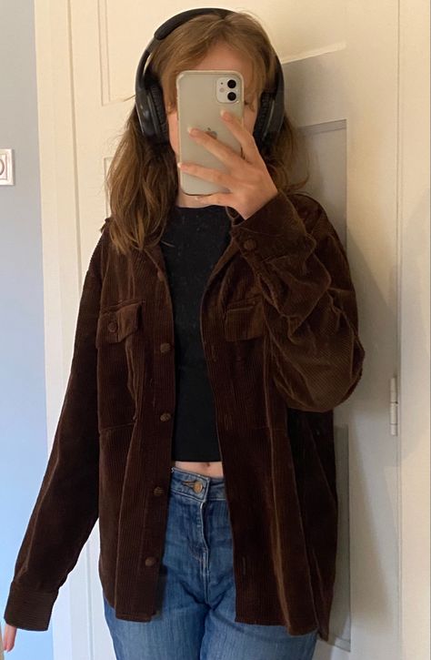 Aritzia Cardigan, Comfy Aesthetic, Low Rise Flared Jeans, Brown Corduroy Jacket, Aesthetic Brown, Downtown Outfits, Black Headphones, Natasha Romanoff, How To Pose