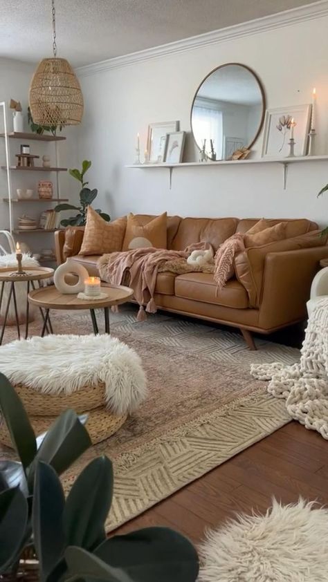 Boho Living Room Inspiration, Leather Couches Living Room, Brown Couch Living Room, Room Decor Cozy, Couches Living, Bohemian Living Room Decor, Interior Design Per La Casa, Small Living Room Decor, Neutral Living Room