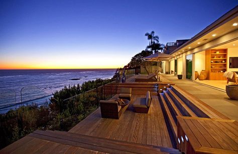 Vacation Home Plans, Villa Hills, Oceanfront Homes, Beautiful Beach Houses, Beach House Furniture, Contemporary Houses, Spa Rooms, Outdoor Living Design, House By The Sea