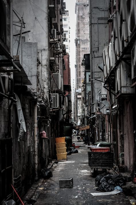 Run Down Neighborhood, Alley Background, Street Photography Model, Night Street Photography, Street Photography Graffiti, Orang India, Small Street, Alley Way, Street Photography Tips