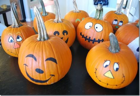 Pumpkins Painted Pumpkin Faces, Smiley Face Pumpkin, Silly Pumpkin, Pumpkin Drawing Ideas, Pumpkin Face Paint, Decorate Pumpkins, Cute Pumpkin Faces, Decorating Pumpkins, Decorated Pumpkins