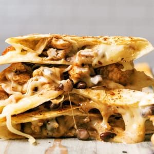 ON THE BLACKSTONE: Chicken Quesadillas - Dad With A Pan Blackstone Chicken, Chicken Quesadilla Recipe, Blackstone Recipes, Oaxaca Cheese, Cheese Quesadilla, Grilled Seafood, Chicken Quesadillas, Citrus Chicken, Savory Chicken