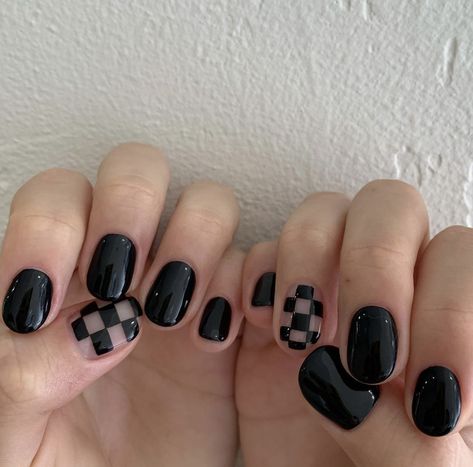 Short Nails Dark, Punk Nails Grunge, Grunge Vampire, Vampire Nails, Nails Grunge, Dark Nail, Natural Nail Care, Mens Nails, Nails Pretty