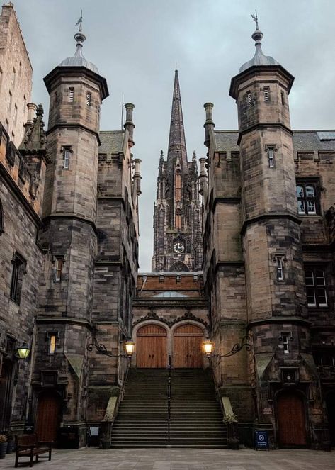 New College, The University of Edinburgh. Castle College Aesthetic, Edinborough Aesthetic, The University Of Edinburgh, Uni Of Edinburgh, University Of Edinburgh Aesthetic, Edinburgh University Aesthetic, Dark Academia Ideas, Dark Academia University, University Edinburgh