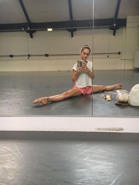 Flexibility Aesthetic, Ballet Flexibility, Flexibility Inspiration, Dance Motivation, Animal Studies, Dancer Lifestyle, Flexibility Dance, Ballet Pictures, Ballet Poses