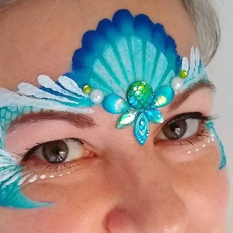 Rowena Clare @paintmebrighter on Instagram: "Mermaidy with bling. #fromboardtoface #facepaintersofinstagram #facepaintersoninstagram #facepaint #facepainter #shareyourfacepainting #featuremyfacepaint #leicesterfacepainter #facepainting #mermaid #sillyfarm #blingfacepainting #blingface #blingclusters #blingclustersforfacepainting #tealblue #seashell #clamshell #littlemermaid #underthesea #ariel #disneylittlemermaid #tealcolour #princesscrown #facepaintshare #cameronsdeepsea #deepsea #paintmebrig Face Painting Sea Theme, Seashell Face Paint, Ariel Face Paint, Mermaid Face Paint, Mermaid Face, Princess Face, Paint Makeup, Painting Board, Ariel Mermaid