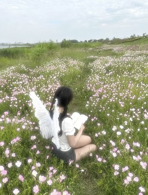 Angel Profile Pic, Angel Girl Aesthetic, Angel Poses, Soft Angel Aesthetic, Angle Girl, Angel Photoshoot, Angel Wings Flower, Faerie Core, Angel Plant