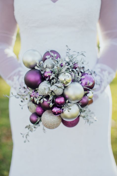 Ornament Centerpieces Wedding, Ornament Bouquet, Purple Christmas Wedding, Unusual Wedding Bouquets, Silver Winter Wedding, Star Themed Wedding, Winter Wedding Bouquet, Christmas Bouquet, Unusual Wedding