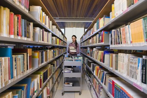 Turns out most engaged library users are also biggest tech users | The Rundown | PBS NewsHour | PBS Library Work, Reading Books Quotes, Public Libraries, Library Science, Information Overload, Research Center, Reading Quotes, Community Engagement, Grad School